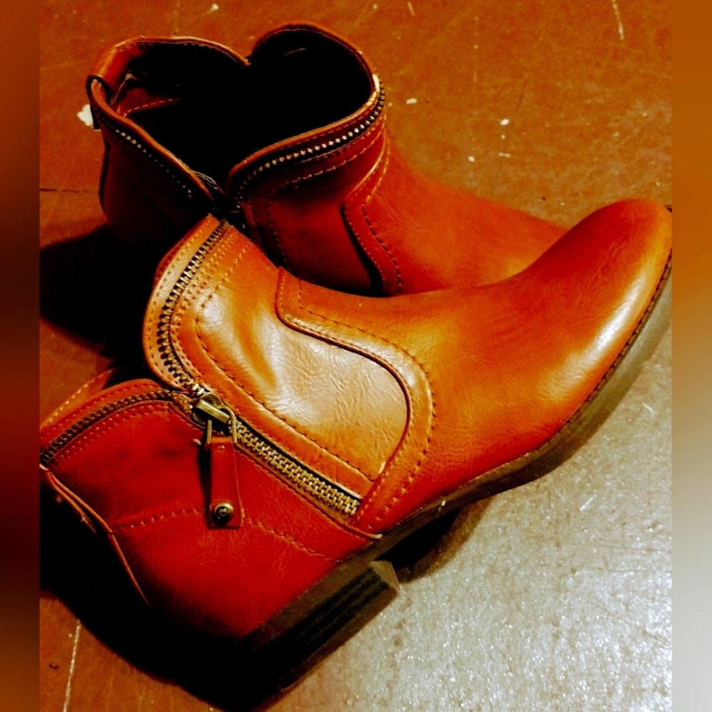 By Guess Brown Booty Boots